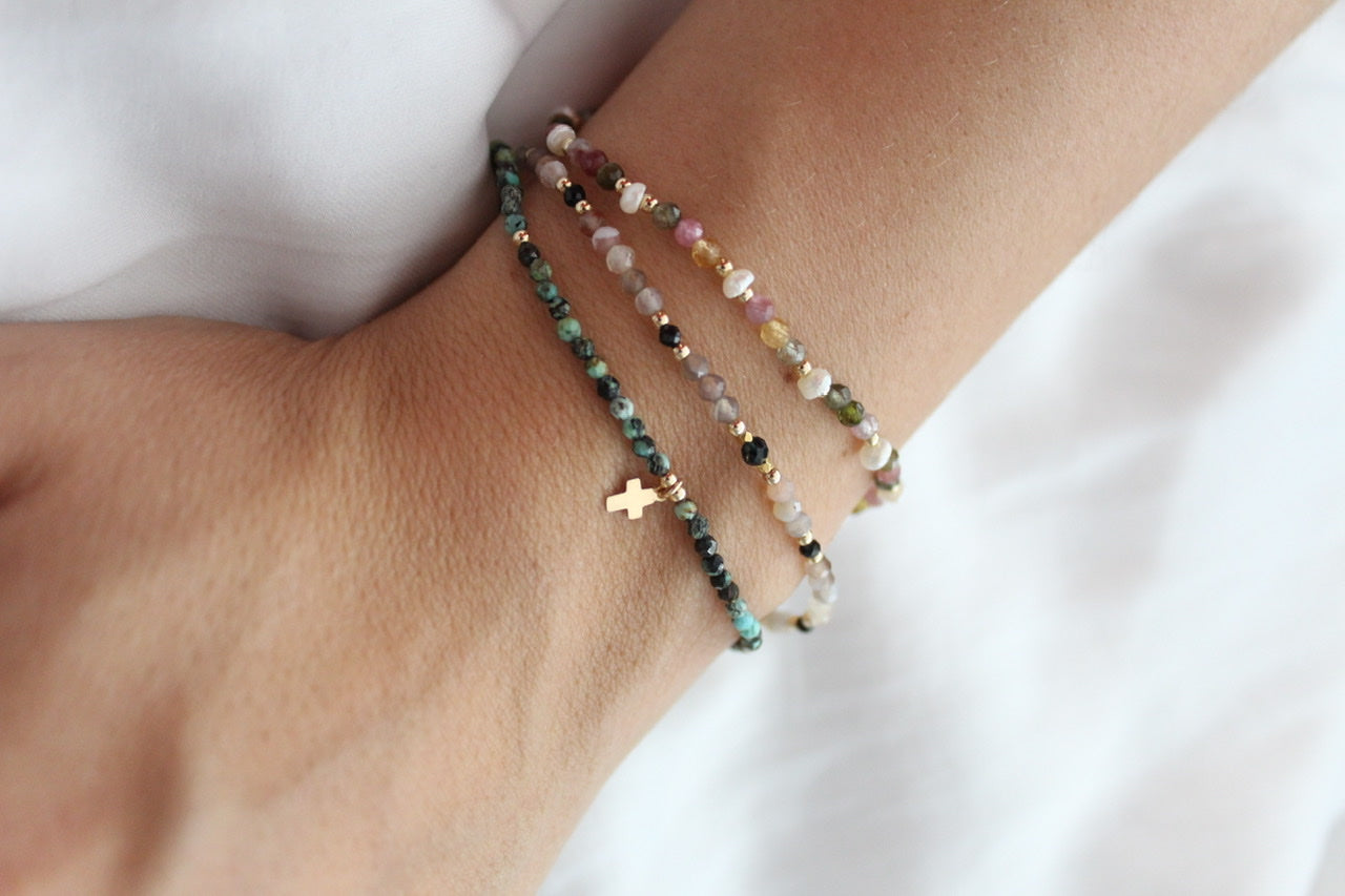 Náramek s turmalínem a perličkami