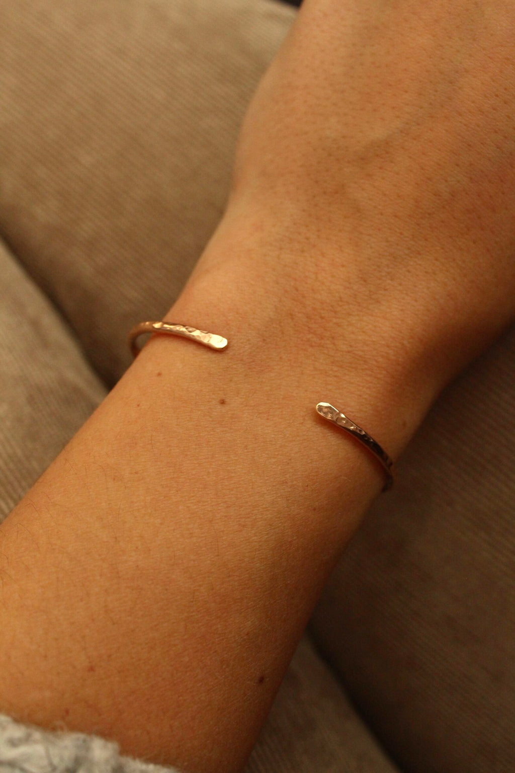 Stříbrný náramek Moon silk