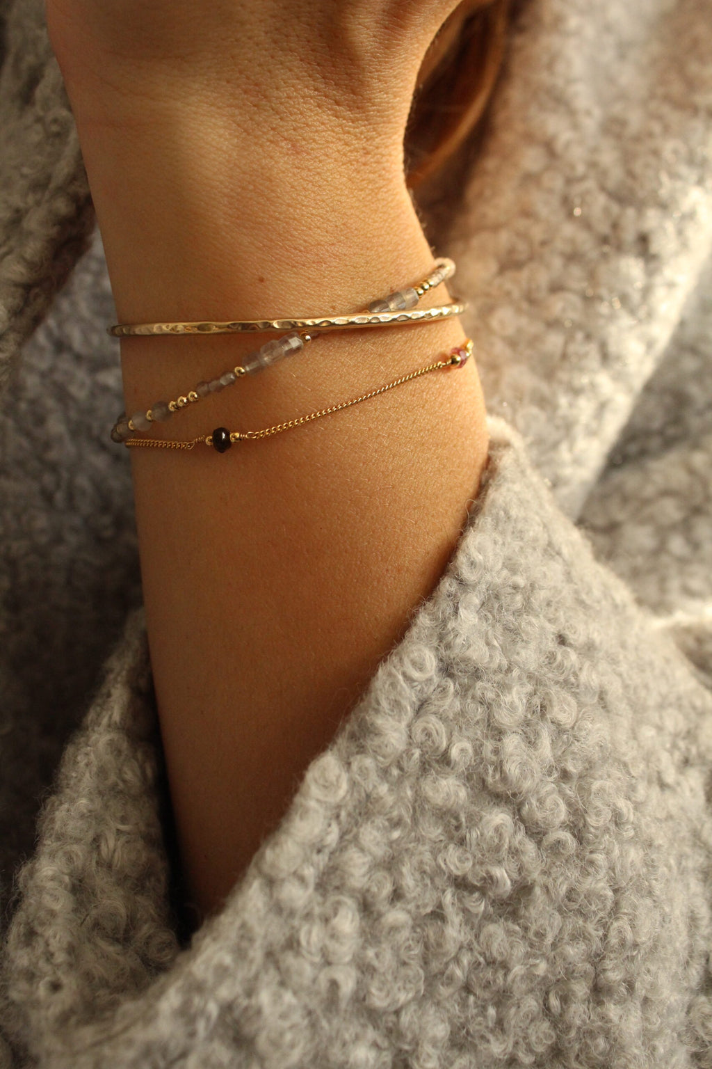 Stříbrný náramek Moon silk