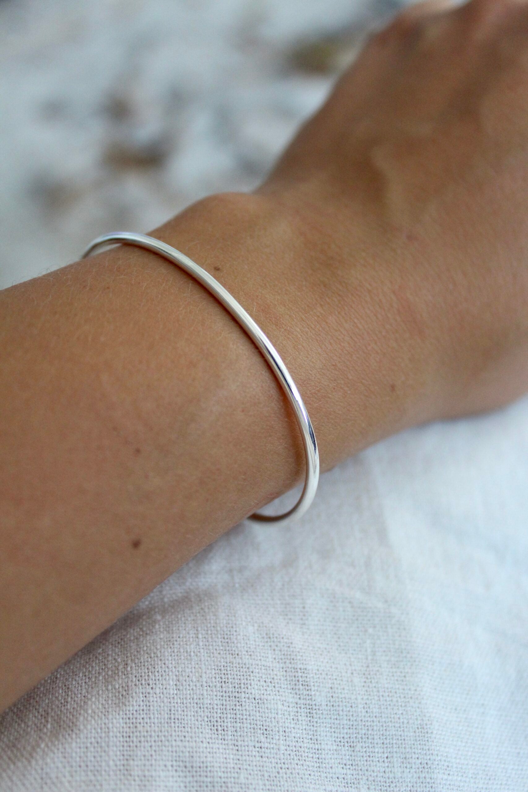 Stříbrný náramek Moon silk