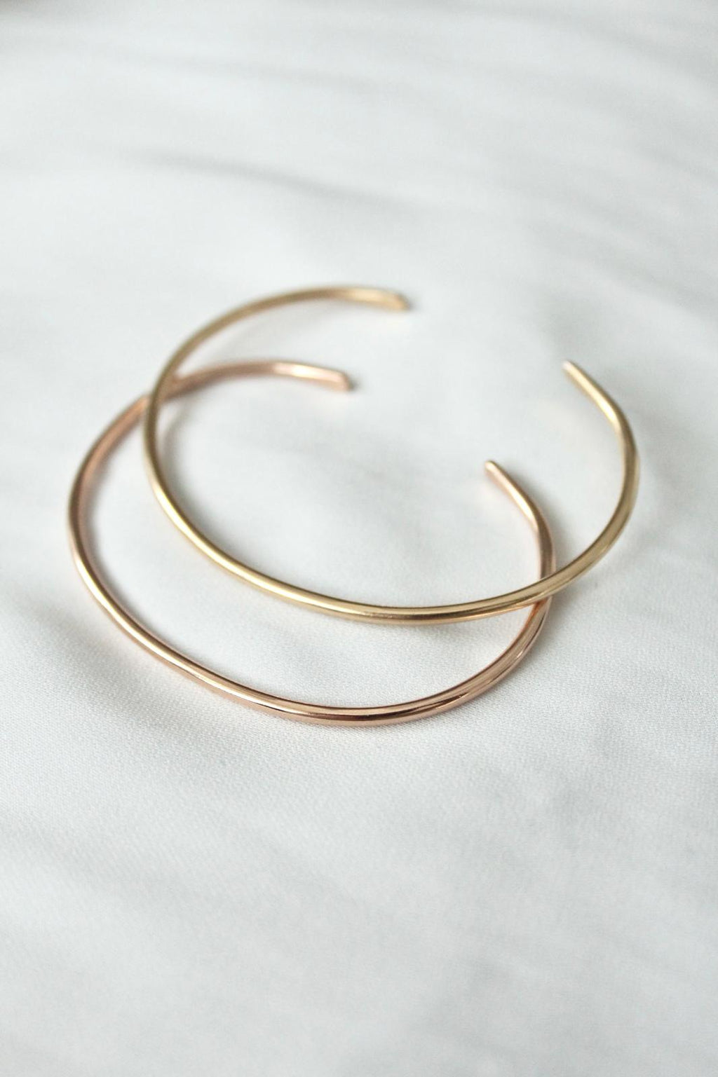 Gold filled náramek Moon tepaný