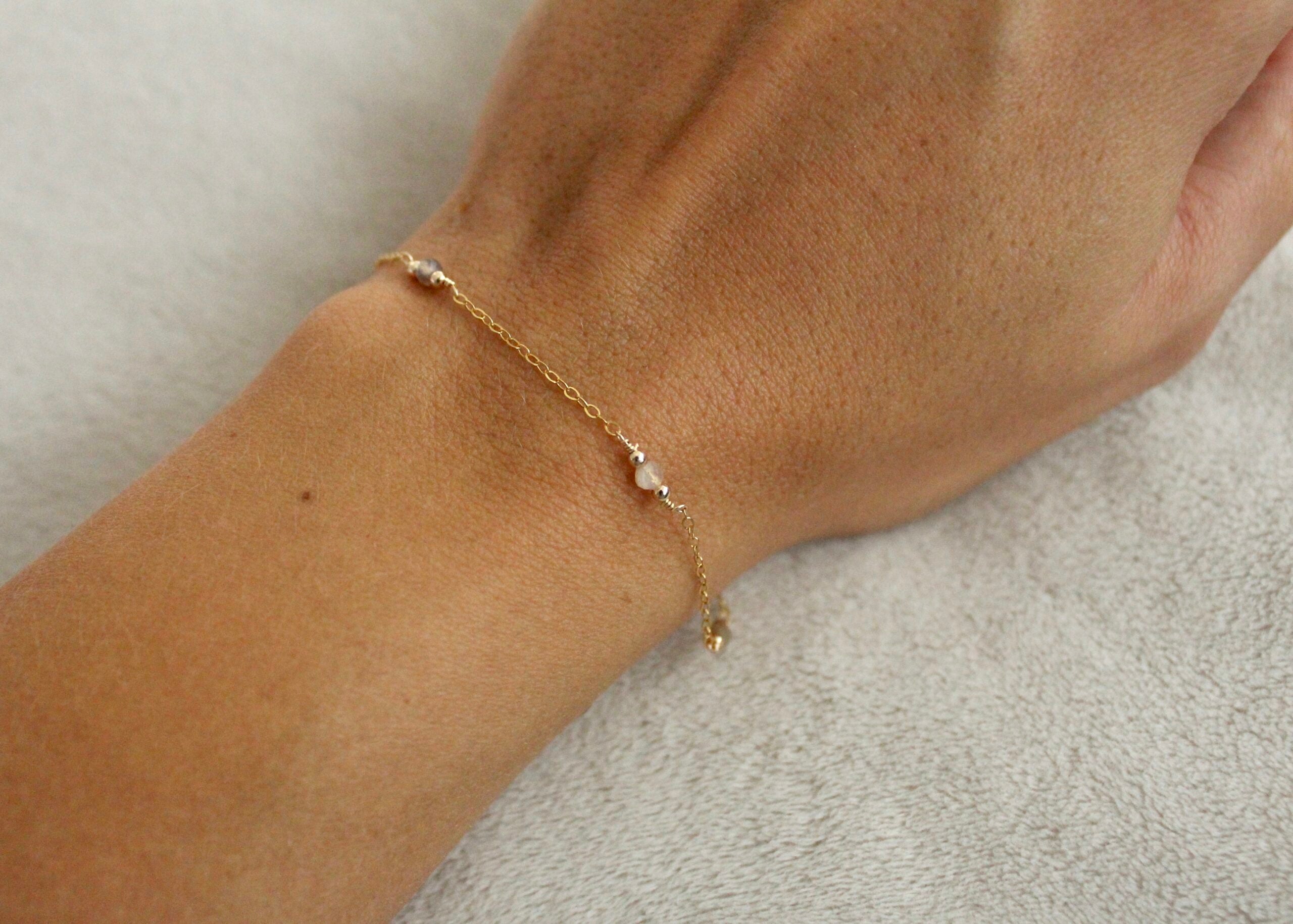 Řetízkový náramek Dots. achát (gold filled)