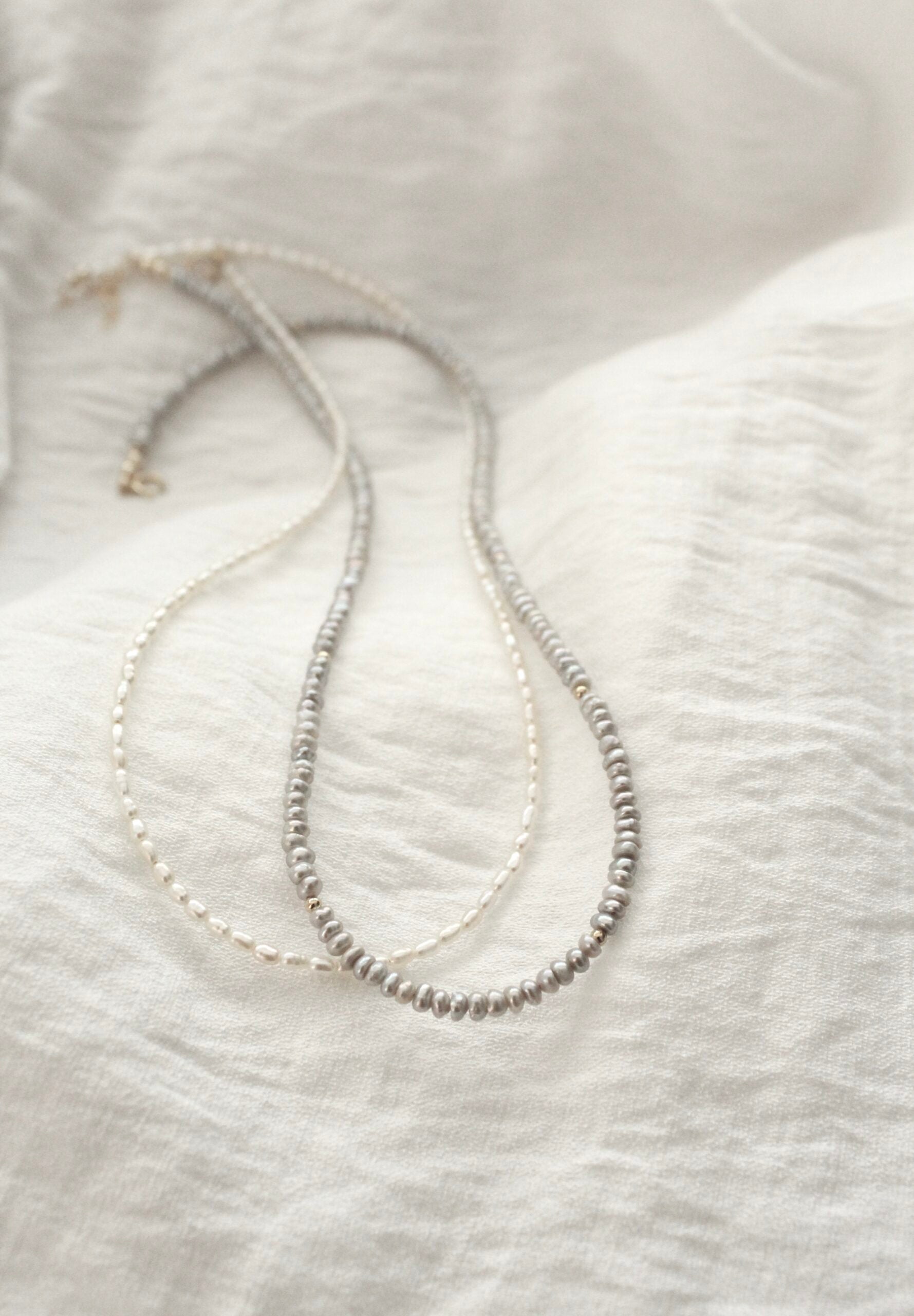 Perlový náhrdelník Gris brillant (gold filled)