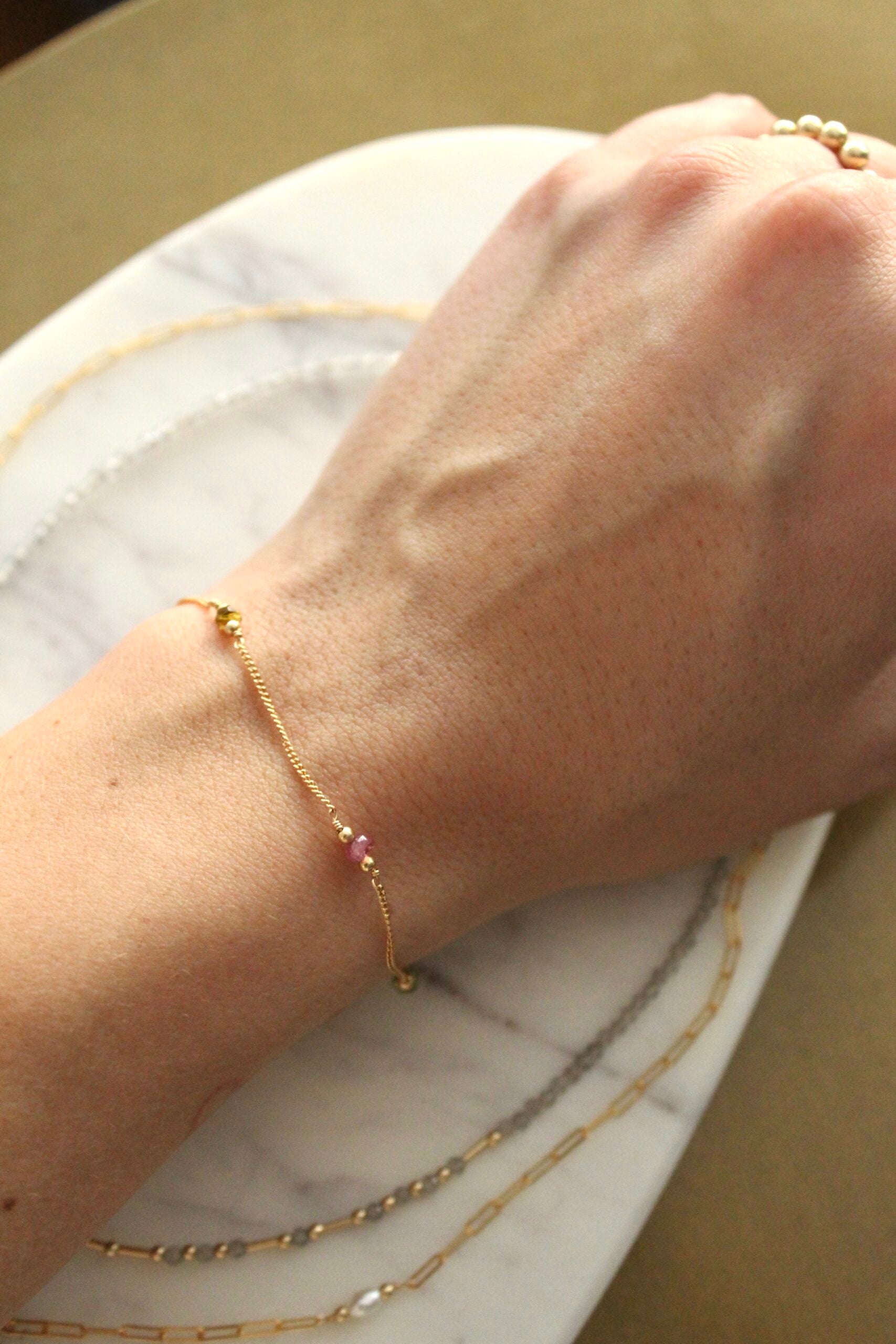 Řetízkový náramek Rainbow (gold filled)